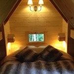 chambre double en mezzanine de la cabane de la clairière