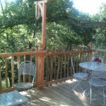 Terrasse de la cabane de la rivière en été