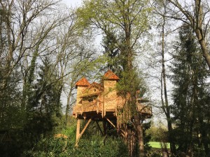 la cabane spa de l'Ile depuis la rivière