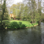 la cabane spa depuis la rivière