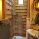 la douche en planches de bois cabane spa